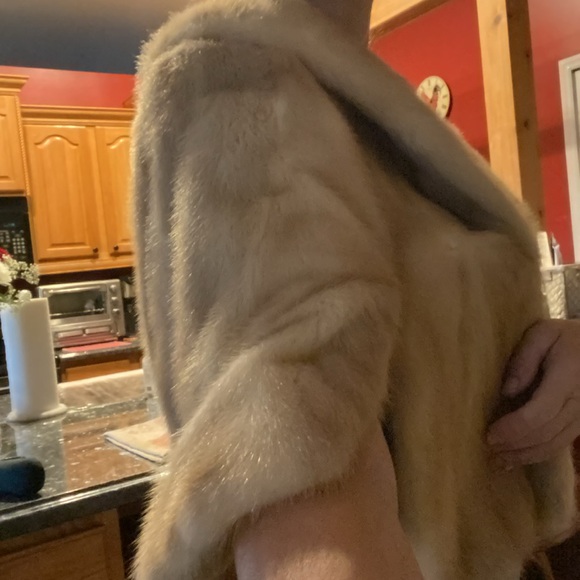 Mink cape - Picture 12 of 14